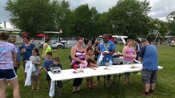 Camper's tie-dying t-shirts at The Ridge Campground